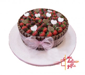 Kitkat Strawberry Cake